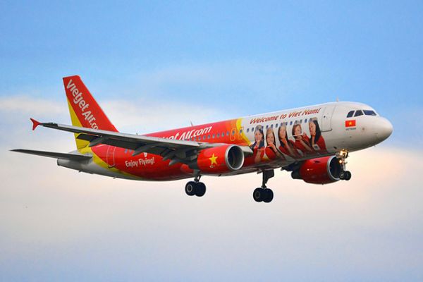 Xe đua đón sân bay Đà Nẵng của Vietjet Air